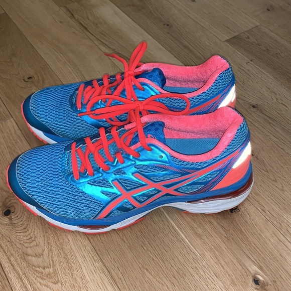 Asics Shoes - ASICS Gel Cumulus 18 hardly worn 8.5